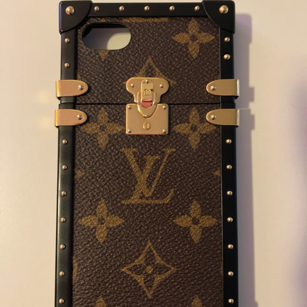 Louis Vuitton Eye Trunk iPhone 6s/7/8 case